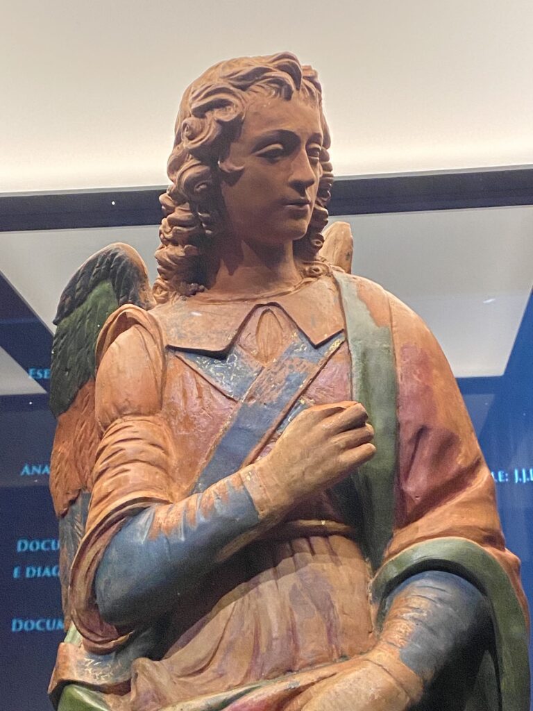 An archangel Gabriel statue made by Leonardo da Vinci? 
